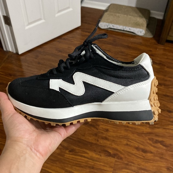 STEVE MADDEN WOMEN SNEAKERS. SIZE 6 1/2. - Picture 4 of 6